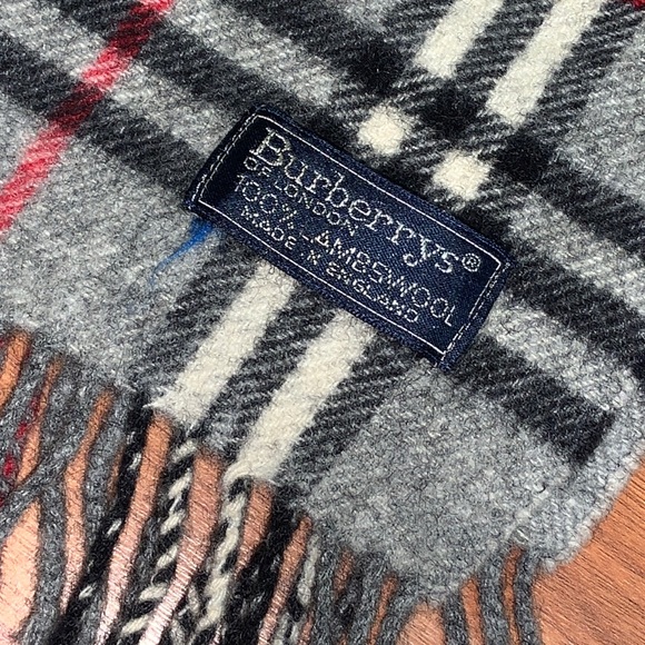 Authentic Vintage Burberrys Label Cashmere Scarf - Picture 2 of 4